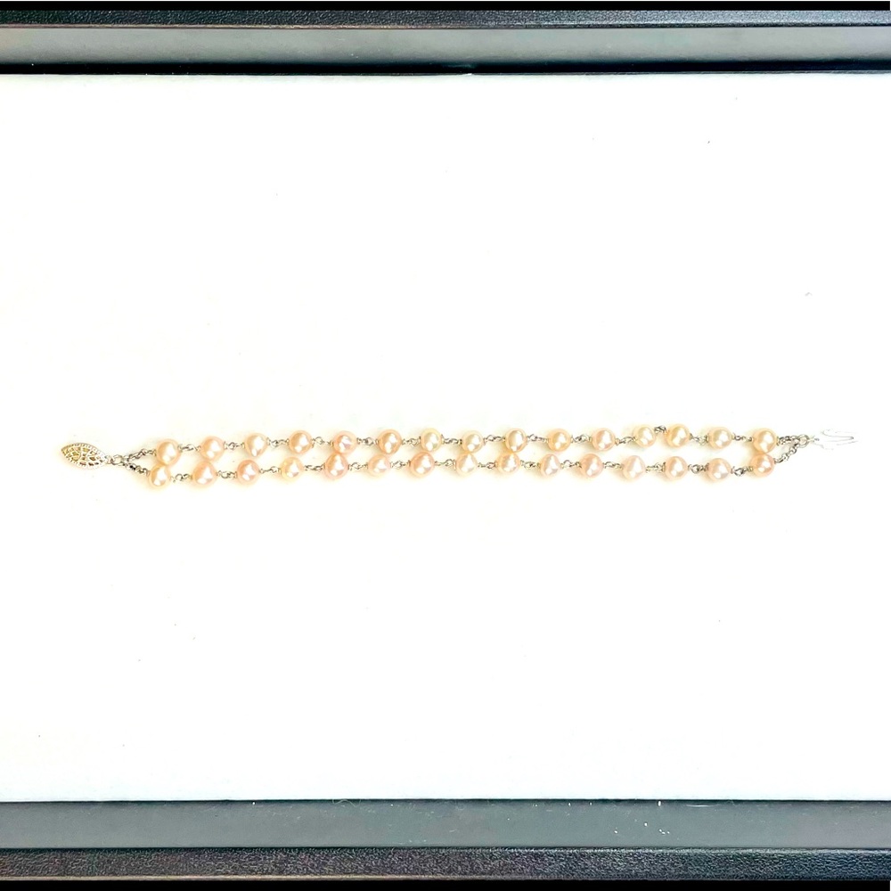 Pink pearl bracelet